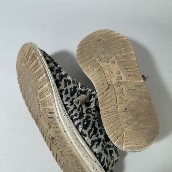 Hey Dude  Wendy Cheetah Print Loafers with Soft Canvas Upper and Flexible Sole - Picture 8 of 10
